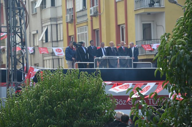 MHP LİDERi DEVLET BAHÇELİ AKHİSARLILAR İLE BULUŞTU